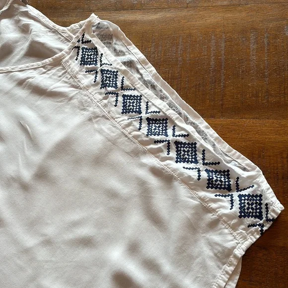 Lorimer NYC Cold Shoulder Blouse - Picture 3 of 10